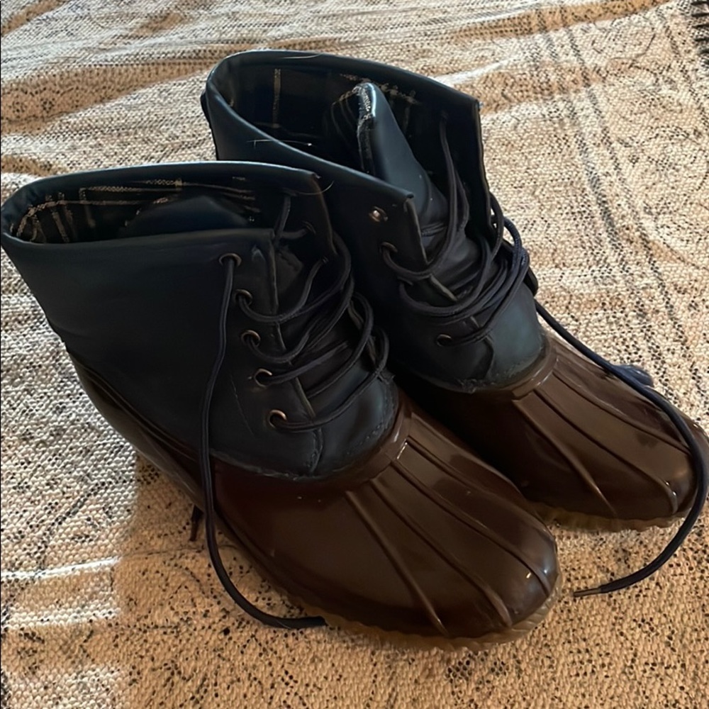 Duck boots. Brand new! Size 6